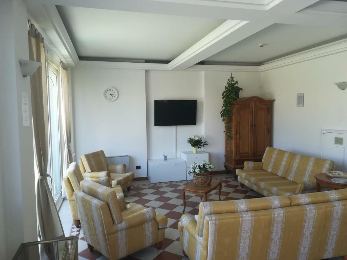 Residenza Villa Margherita Rímini Exterior foto